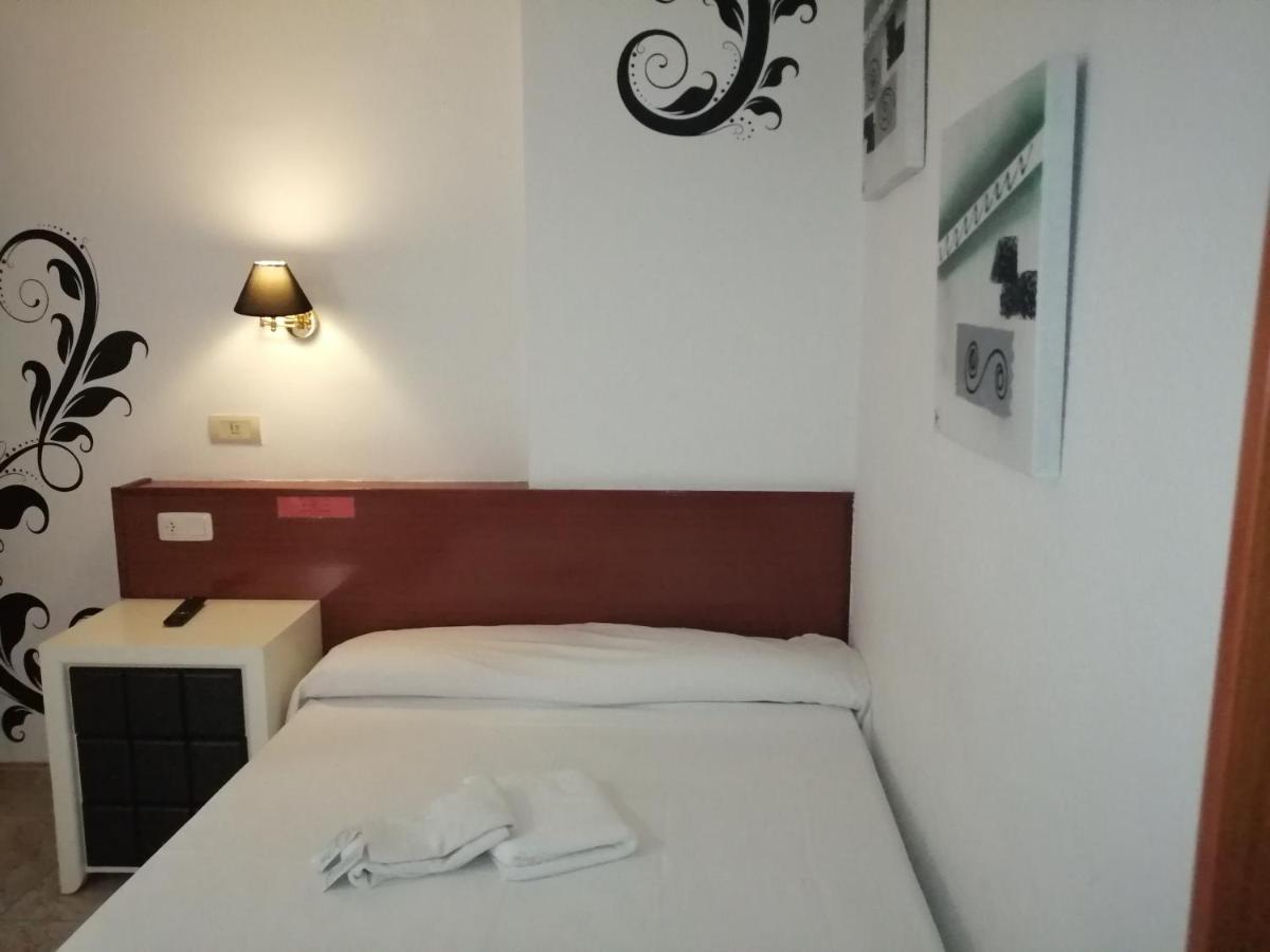 Hostal Jaime I Huesca Buitenkant foto