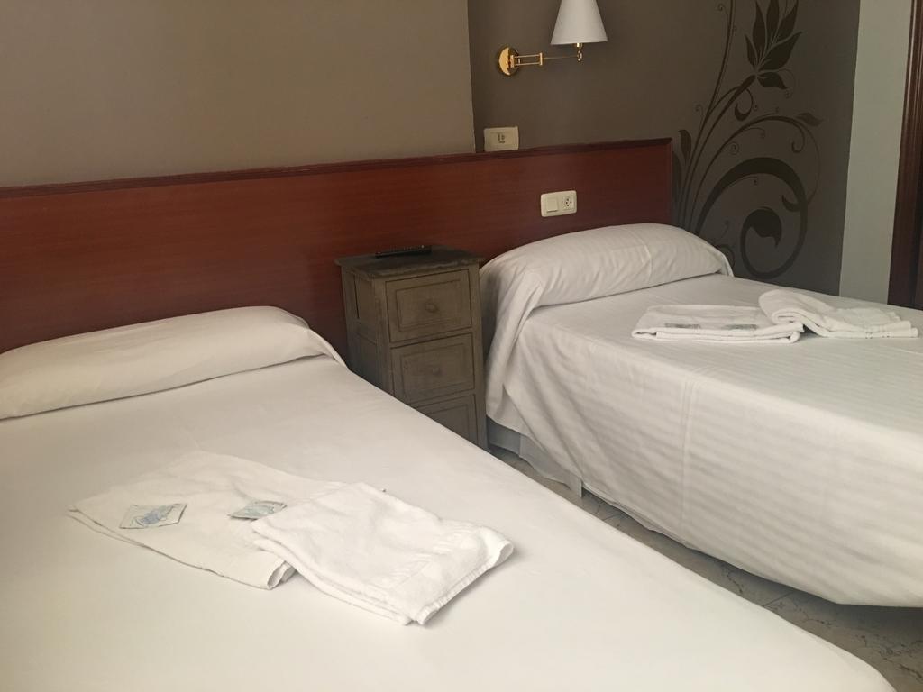 Hostal Jaime I Huesca Buitenkant foto
